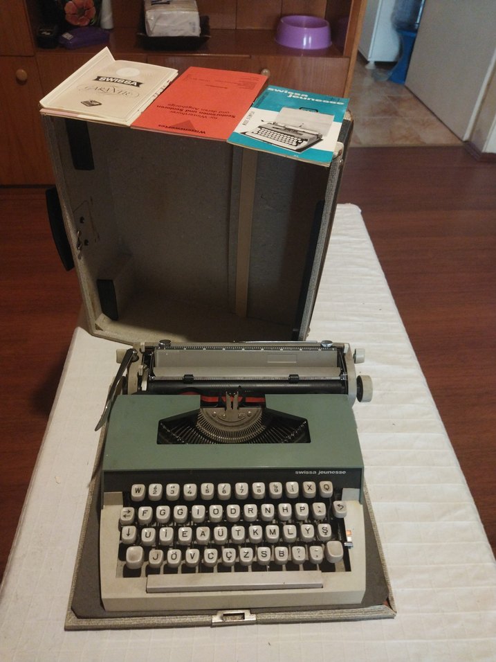 Swissa Jeunesse Beyaz Gri Mekanik Daktilo İsviçre ürünü antika - Görsel 2