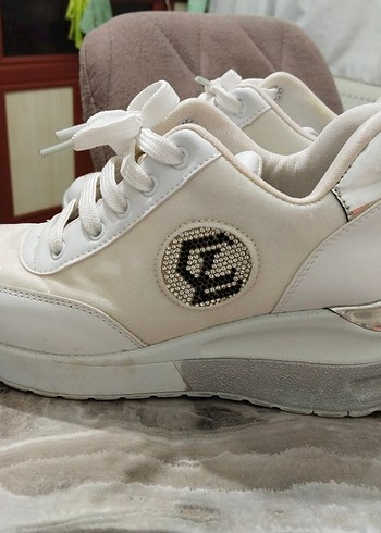 On Fashion Beyaz simli Dolgu Topuklu Spor Ayakkabı