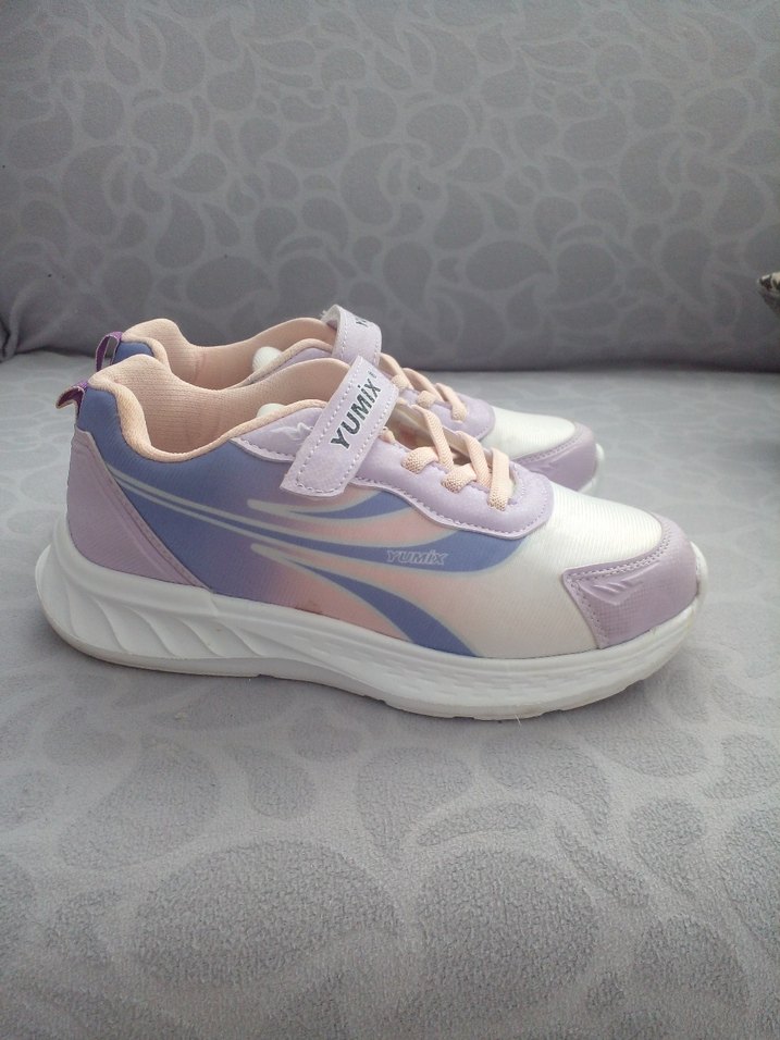 Mor Baskılı Kız Çocuk Spor Ayakkabısı - Görsel 2