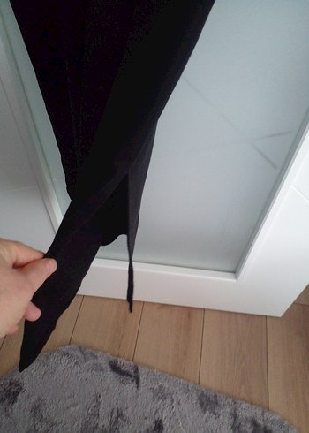 Siyah Yüksek Yakalı Uzun Kollu Uzun Elbise - Görsel 2