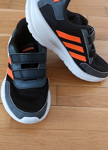 Adidas spor ayakkabı