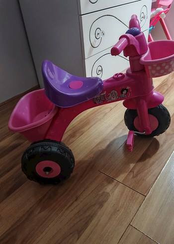 Renkli Pembe Üç Tekerlekli Bisiklet
