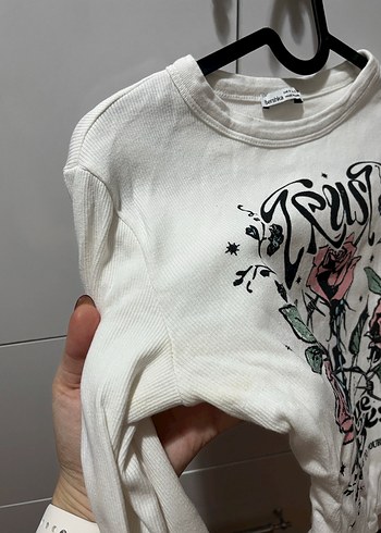 Bershka Uzun Kollu Baskılı Beyaz Tişört