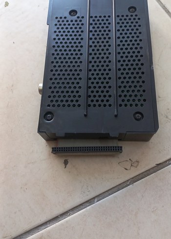 Delikli Siyah Uydu Alıcısı - Görsel 3