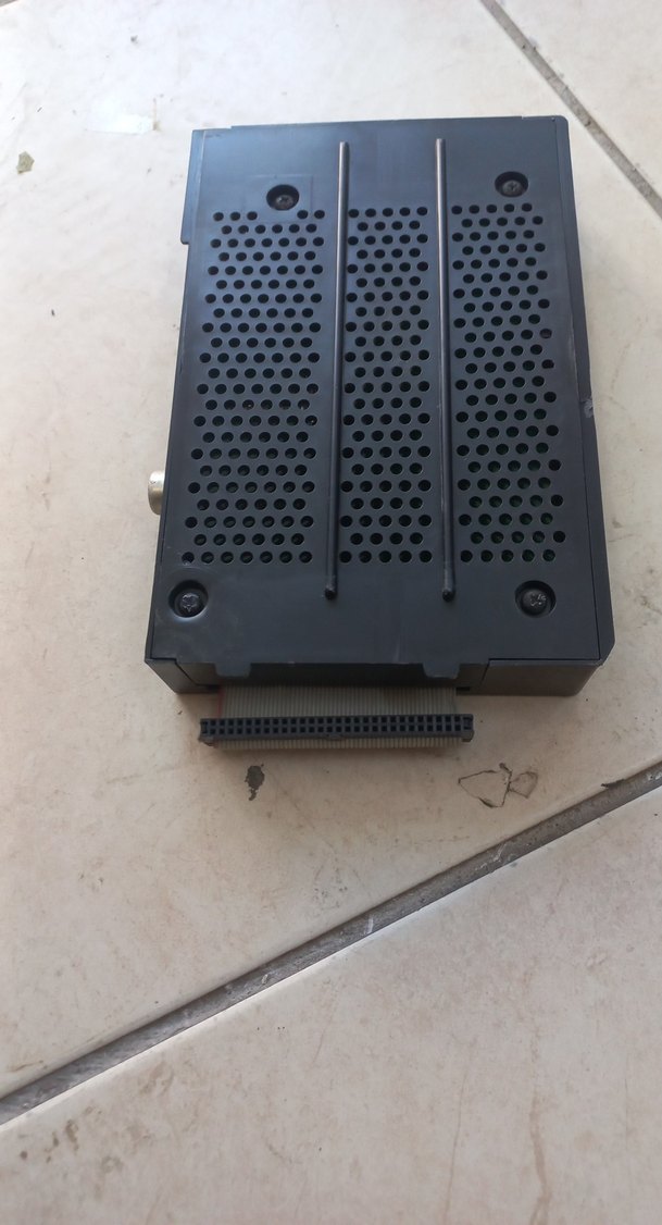 Delikli Siyah Uydu Alıcısı - Görsel 3