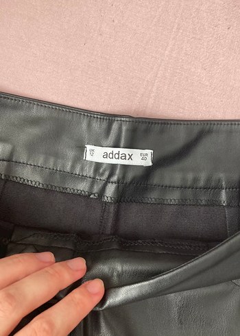 Addax Düğmeli Siyah Deri Midi Şort