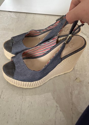 Kot Kumaşlı Tokalı Dolgu Topuklu Kadın Ayakkabı - Görsel 4