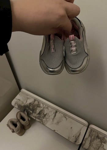 Kız Çocuk Gri Bantlı Spor Ayakkabı - Görsel 2