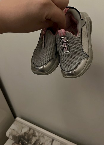 Kız Çocuk Gri Bantlı Spor Ayakkabı - Görsel 4