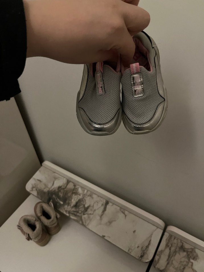 Kız Çocuk Gri Bantlı Spor Ayakkabı - Görsel 2