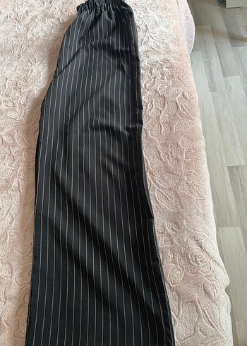 Gri Çizgili Kadın Piliseli Kumaş Pantolon - Görsel 2