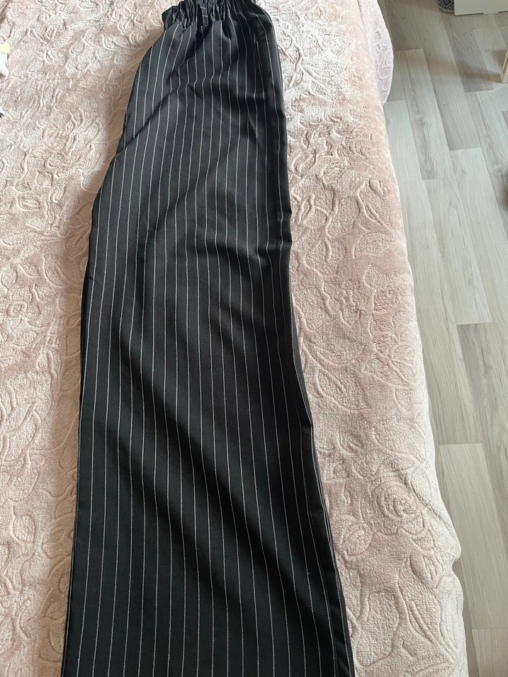 Gri Çizgili Kadın Piliseli Kumaş Pantolon - Görsel 2