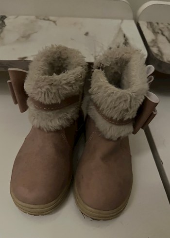 Kız Çocuk Bej Süet Kürklü Bot - Görsel 5