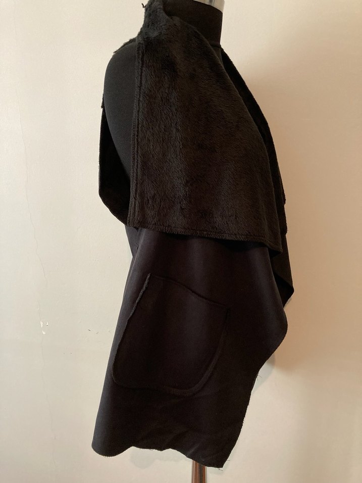Siyah Süet Kürk Detaylı Kolsuz Yelek - Görsel 3