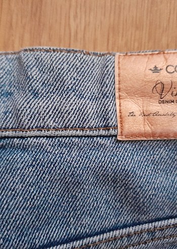 Nakışlı Düğmeli Mavi Kot Şort - Görsel 5