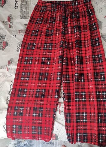 Diğer kareli kırmızı pijama