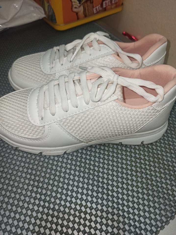 Beyaz Bağcıklı Kadın Spor Ayakkabı - Görsel 3