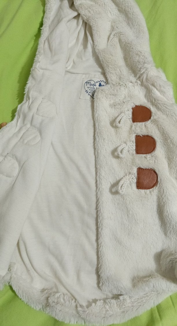 Kapüşonlu Beyaz Kürklü Kız Yeleği - Görsel 2