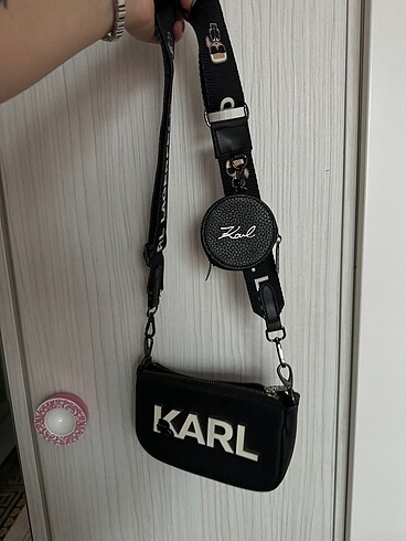 Karl çapraz çanta