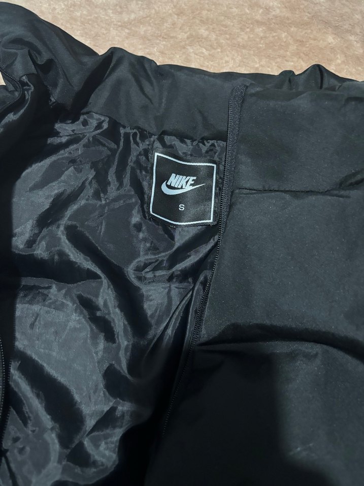 Nike Siyah Fermuarlı Yüksek Yaka Erkek kadın yelek orijinal Nike - Görsel 2