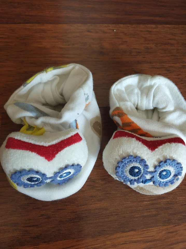 Nakışlı Beyaz Örgü Erkek Bebek Patik - Görsel 3