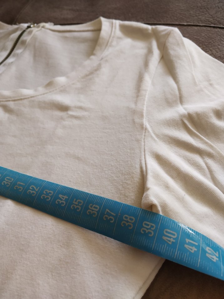 Düğmeli Beyaz kapri Kollu Tişört - Görsel 3