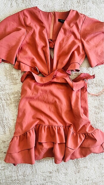 Trendyol & Milla Cut out elbise