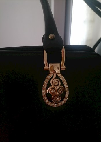 Klasik Tarzda Altın Renkli Yılan Desenli Tokalı Kadın Kol Düğme - Görsel 3