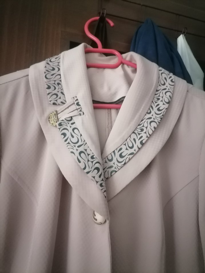 Bej Kadın Uzun Düğmeli Klasik Kaban - Görsel 2