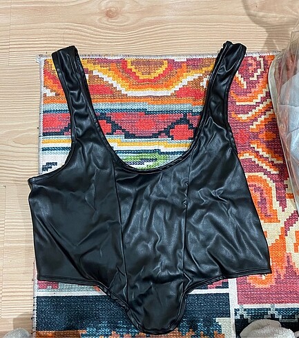 Bershka deri büstiyer