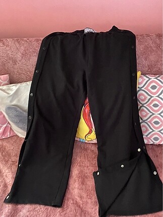 Yanları çıtçıtlı eşofman