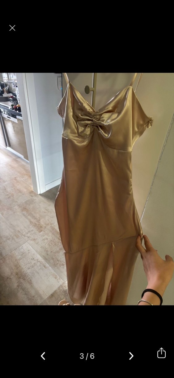 Bej Uzun Saten Elbise V Yakalı - Görsel 2