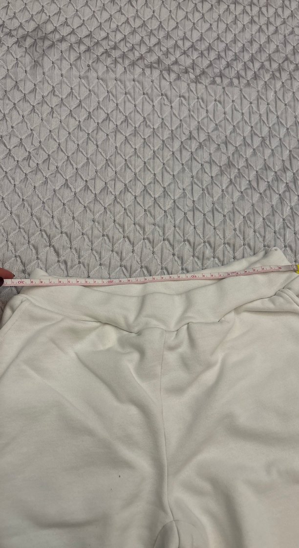 Beyaş eşofman - Görsel 3