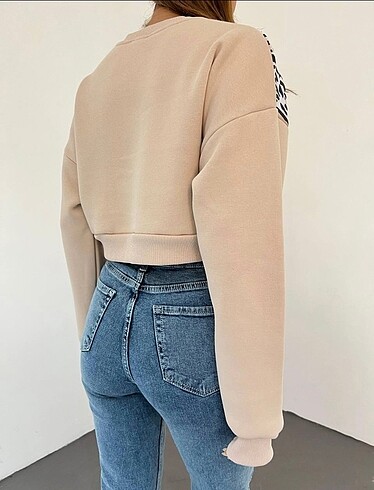 m Beden Krem crop sweat