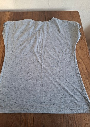 Gri V Yaka  Kadın Tişört - Görsel 2