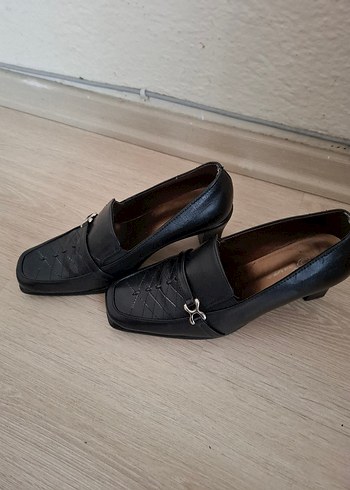 Kadın Siyah Tokalı Klasik Topuklu Ayakkabı - Görsel 2