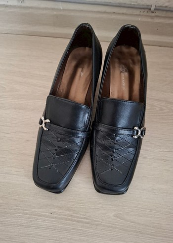 Kadın Siyah Tokalı Klasik Topuklu Ayakkabı - Görsel 3