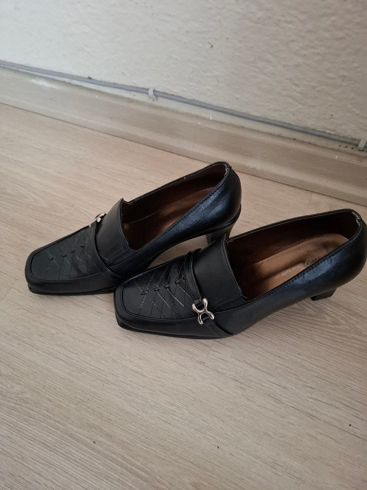 Kadın Siyah Tokalı Klasik Topuklu Ayakkabı - Görsel 2