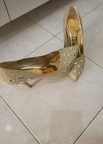 40 NUMARA GOLD TAŞLI KADIN AYAKKABI