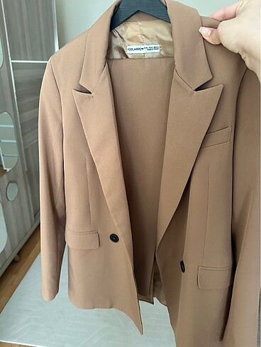 l Beden Sütlü kahve blazer takım