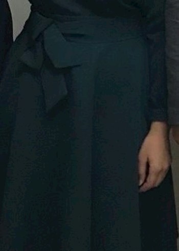 Koyu Yeşil V Yaka Uzun Kollu Midi Elbise - Görsel 2