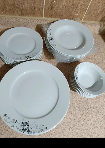 Beyaz ve Gri Desenli Yemek Tabağı Seti - Görsel 3