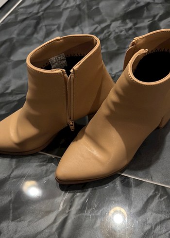 Bej Deri Tokalı Blok Topuk Kadın Bot - Görsel 10