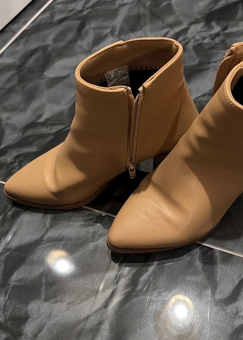 Bej Deri Tokalı Blok Topuk Kadın Bot - Görsel 9