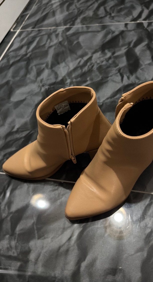 Bej Deri Tokalı Blok Topuk Kadın Bot - Görsel 2