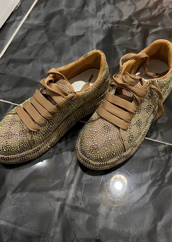 Parlak Yılan Desenli Kadın Dolgu Topuklu Spor Ayakkabı - Görsel 2