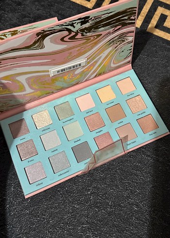 Pastel Çok Renkli Göz Farı Paleti