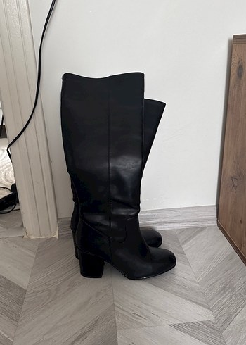 Kadın Siyah Deri Tokalı Dizüstü Bot - Görsel 2