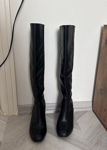 Kadın Siyah Deri Tokalı Dizüstü Bot - Görsel 3