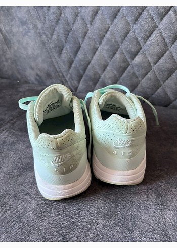 Nike Beyaz Bağcıklı Kadın Spor Ayakkabı